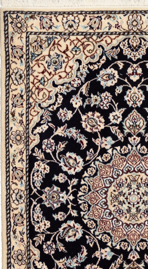 Handmade Rug In Wool & Black base color Naeen Isfahan | 116 × 81 cm | SHAAH ABBAASY(Palmette flower)