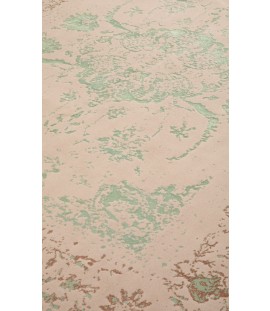 Green Toranj model | rug in cream & green