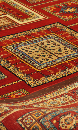 Handmade Rug In Wool & Red Color With Vegetable Dyed Isfahan | 214×151 cm | GHAABY(Panel design)