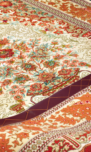 Handmade Rug In Silk & Cream Color Qom (157×106 cm)