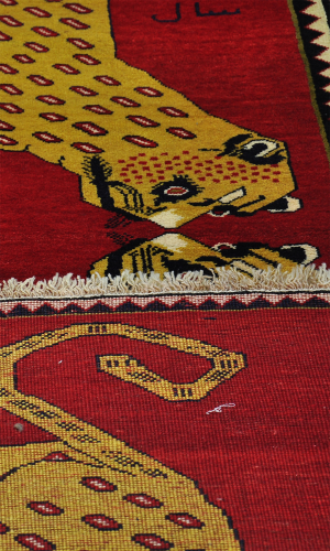 Handmade Qashqai Rug in Wool & Red color Fars | 301×60 cm | LEOPARD PICTURE