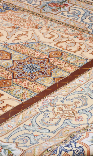 Handmade Rug In Super Fine Wool Isfahan | 232×147 cm | SHAAH ABBAASY(Palmette flower)