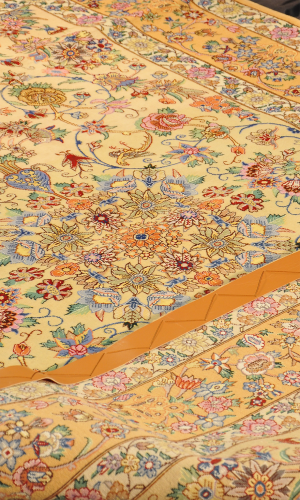 Handmade Rug in Super Fine Wool & Cream color Isfahan (204×129 cm)