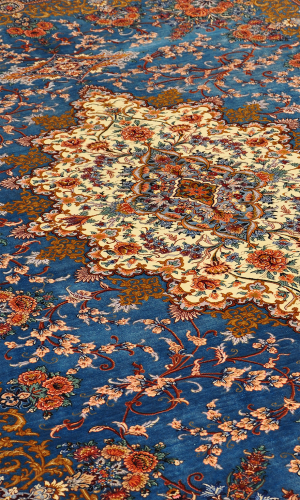 Handmade Rug In Super Fine Wool In Blue Base Color Isfahan | 310×204 cm | SHAAH ABBAASY(Palmette flower)