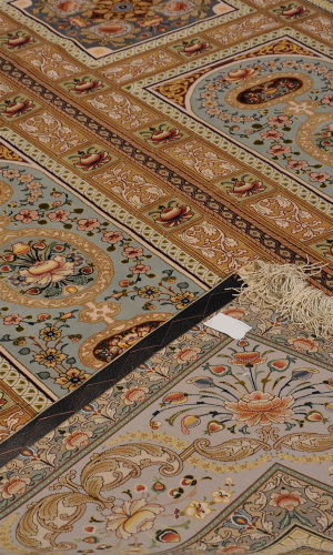 Handmade Rug In Super Fine Wool Isfahan (308×206 cm)